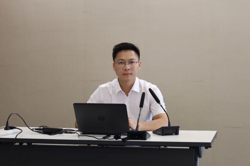 省委党校经济学教研部副教授、经济学博士刘超勇，以“当前宏观经济形势分析”为主题进行解读辅导